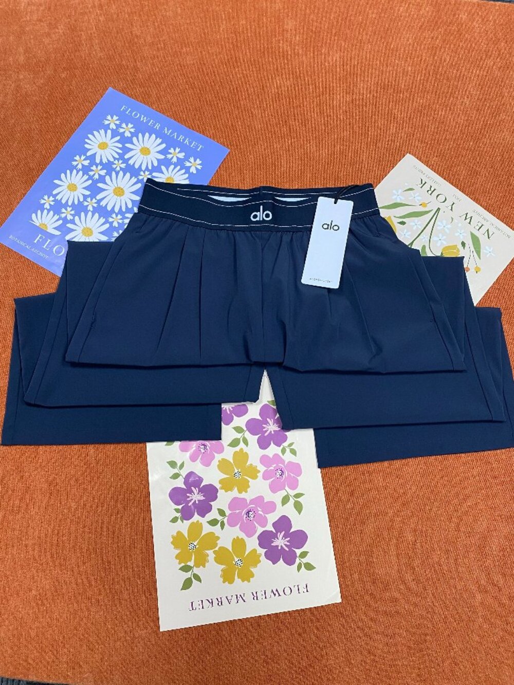 Brand new with tags🌊ALO Yoga Set Navy Blue (Regular Size 30 inches) - Picture 9 of 11